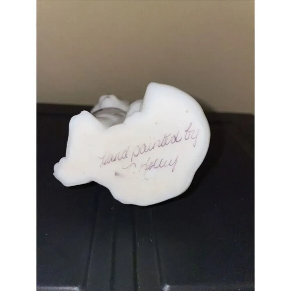 Fenton Art Glass‎ White floral sitting Cat Hand Painted Kitten signed